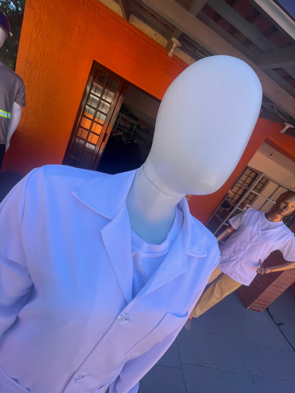 Jaleco Gabardine em Curitiba: Modelos para Saúde e Indústria